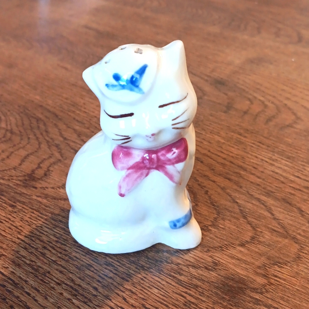 Shawnee Salt Shaker